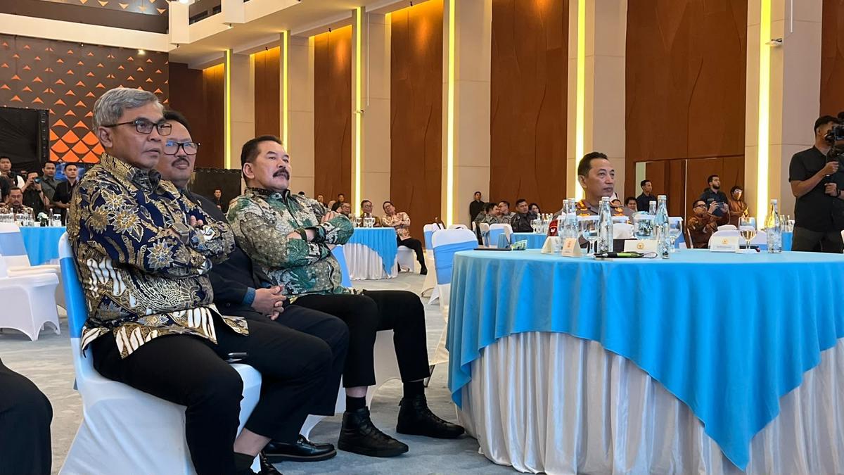 Momen Kapolri - Jaksa Agung Kembali Duduk 1 Meja, Kini Didampingi Ketua KPK