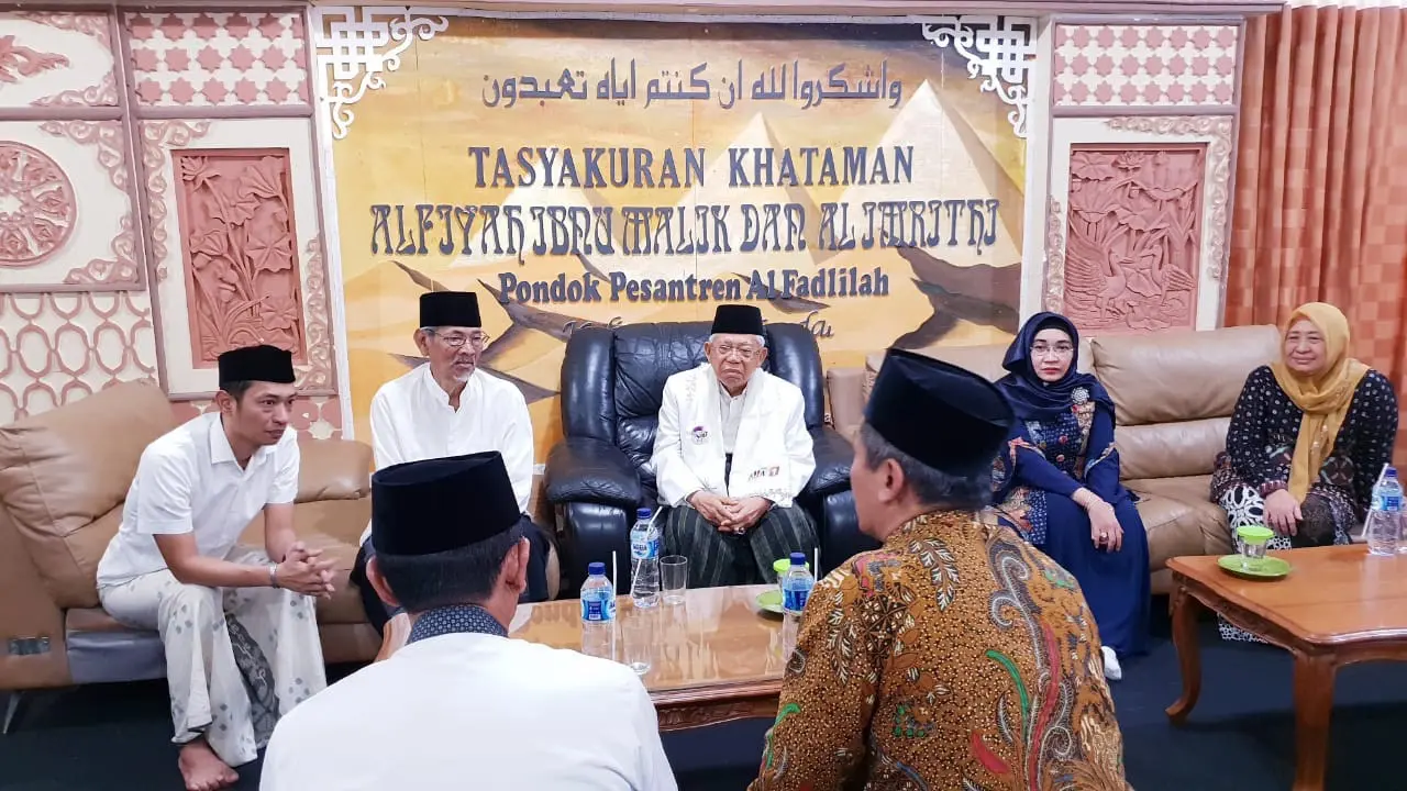 Cawapres nomor urut 01 Ma'ruf Amin Saat Bersilaturahmi ke Ponpes Al Fadlu Wal Fadlilah. (Foto: Liputan6.com/Muhammad Radityo Priyasmoro)