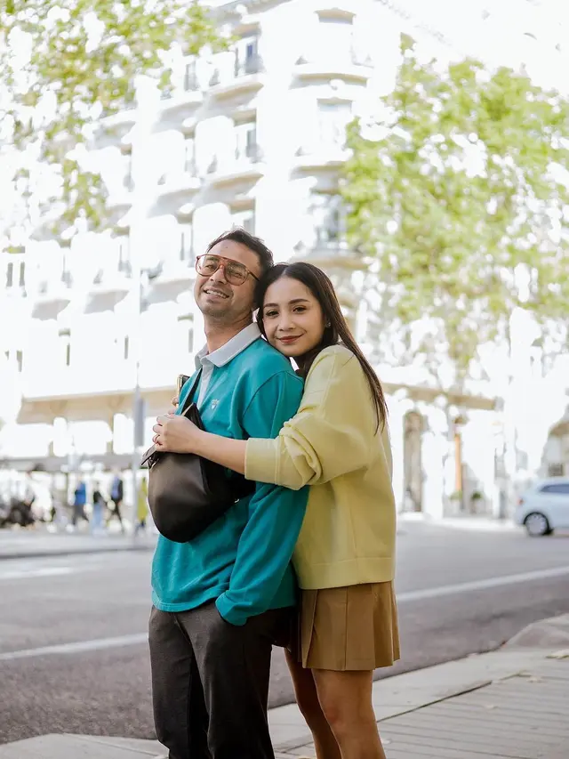 Raffi Ahmad dan Nagita Slavina di Madrid (Instagram/raffinagita1717)