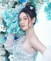Melalui akun Instagram pribadinya, Laura Moane terlihat mengunggah beberapa foto pemotretannya bersama FD Photography. Dekorasi dalam pemotretannya juga terlihat senada dengan gaun yang digunakan oleh Laura Moane. (Liputan6.com/IG/@its_lauramoane2)