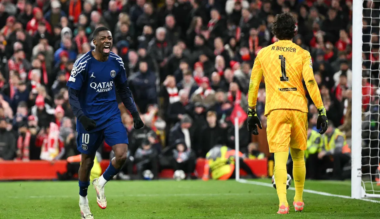 PSG unggul lebih dulu pada menit ke-12 lewat gol Ousmane Dembele yang berhasil memanfaatkan kelengahan barisan belakang Liverpool. (Oli SCARFF/AFP)