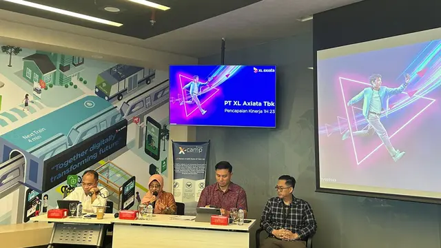Paparan kinerja keuangan PT XL Axiata Tbk (EXCL) semester I 2023, Senin (31/7/2023). (Foto: Liputan6.com/Elga N)