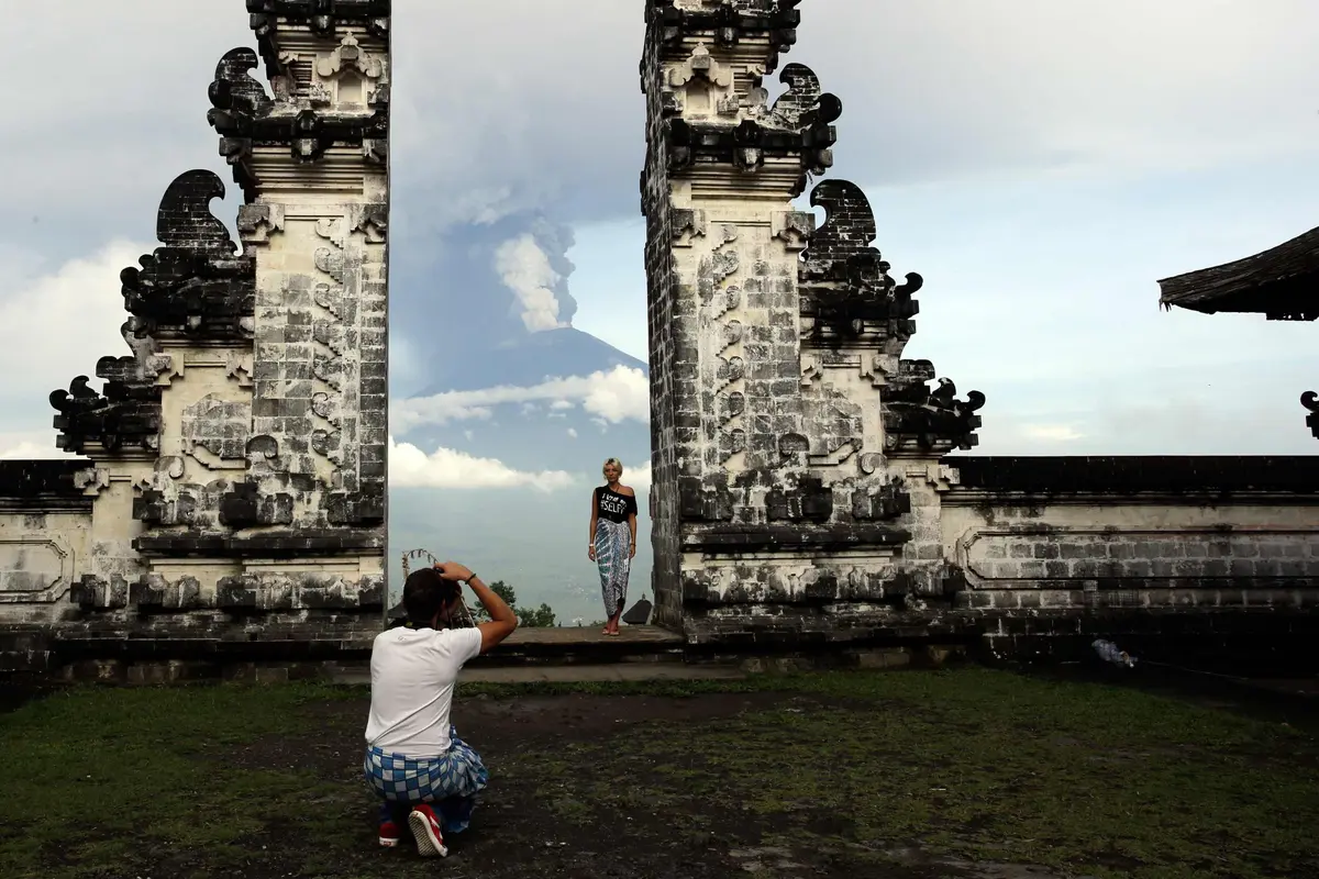 Gunung Agung Meletus