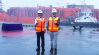 Menteri Investasi/Kepala Badan Koordinasi Penanaman Modal (BKPM) Bahlil Lahadalia melepas konsentrat tembaga PT Freeport Indonesia (PTFI) di Kawasan Pelabuhan Amamapare (portsite)