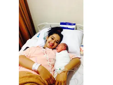 Poppy Bunga melahirkan bayi perempuan pada Minggu (08/06/14) dini hari di Rumah Sakit Harapan Kita (Istimewa: Muhamad Fattah Riphat)