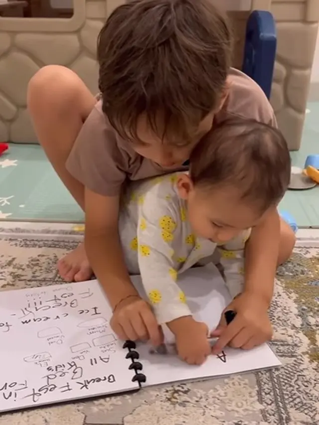 El Barack selalu mengasuh adiknya (Instagram/inijedar)