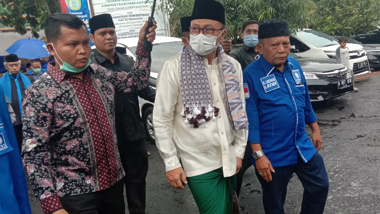 Zulkifli Hasan, Ketua Umum PAN Saat Menghadiri Acara Maulid Nabi Di Kota Serang, Banten. (Selasa,10/11/2020). (Yandhi Deslatama/Liputan6.com)