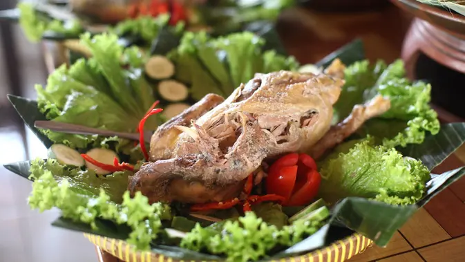 1 ekor ayam kampung ukuran sedang. Sejarah Dan Filosofi Ayam Ingkung Lauk Utama Tumpeng Dalam Adat Jawa Lifestyle Fimela Com