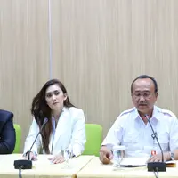 Setelah selesai membuat laporan di kepolisian terkait pedofil, Nafa Urbach langsung mengunjungi Kementerian Pemberdayaan Perempuan dan Perlindungan Anak (KPPPA). Kedatangannya guna bertukar pikiran terkait kaum pedofil. (Adrian Putra/Bintang.com)