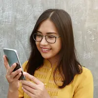 Ilustrasi perempuan berkacamata/copyrightshutterstock/Supaleka_P