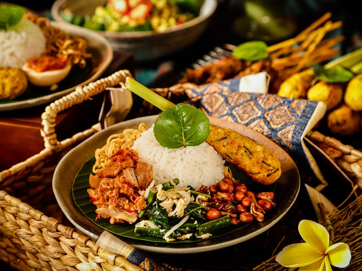 4 Tempat Makan Nasi Campur Terkenal di Bali, Enaknya Dijamin Nagih -  Lifestyle Liputan6.com