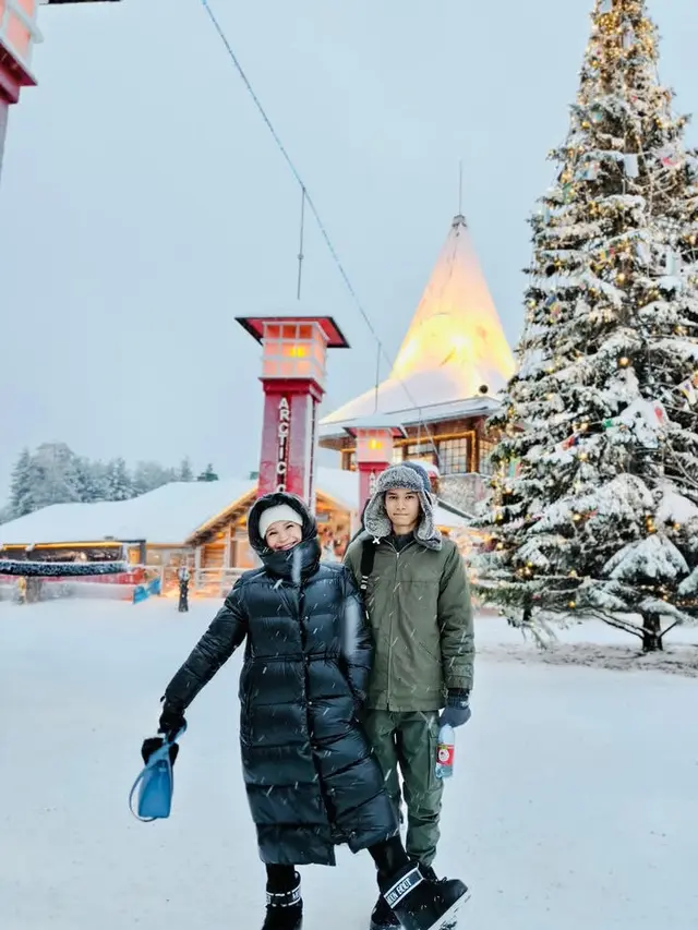 Gaya Publik Figur Menikmati Liburan Akhir Tahun di Negara Bersalju. .