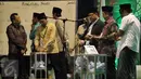 Panitia menghitung suara bakal calon ketum PBNU periode 2015-2020 pada Muktamar NU ke-33 di Jombang, Rabu (5/8/2015). Pemungutan suara bakal calon ketum PBNU tersebut diikuti 378 peserta yang terverifikasi dari 508 peserta. (Liputan6.com/Johan Tallo)