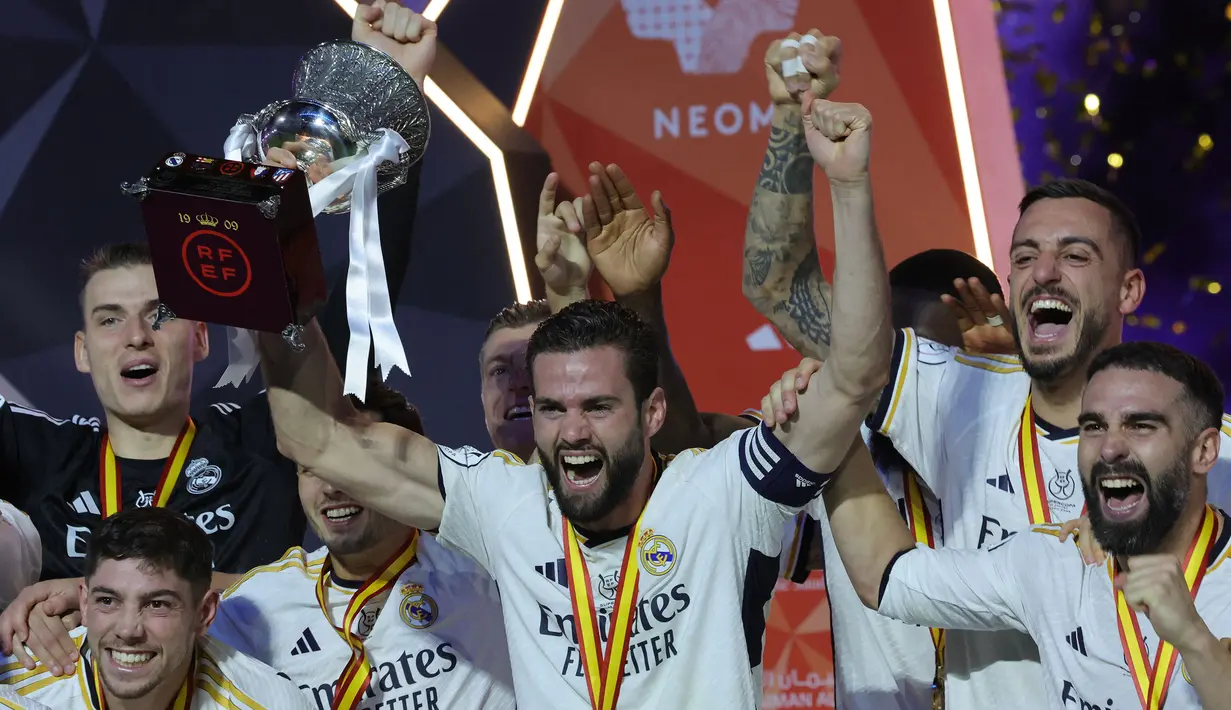 Bek tengah asal Spanyol, Nacho Fernandez yang kini berusia 34 tahun tercatat membela Real Madrid selama 14 musim sejak 2010/2011 saat dipromosikan dari tim yunior Real Madrid hingga akhir musim 2023/2024. Total bermain dalam 364 laga di semua kompetisi bareng Real Madrid, 26 trofi berhasil dikoleksinya, termasuk 4 trofi La Liga dan 6 trofi Liga Champions. Pada awal musim 2024/2025 ia hijrah ke klub Arab Saudi, Al-Qadsiah. (AFP/Giuseppe Cacace)