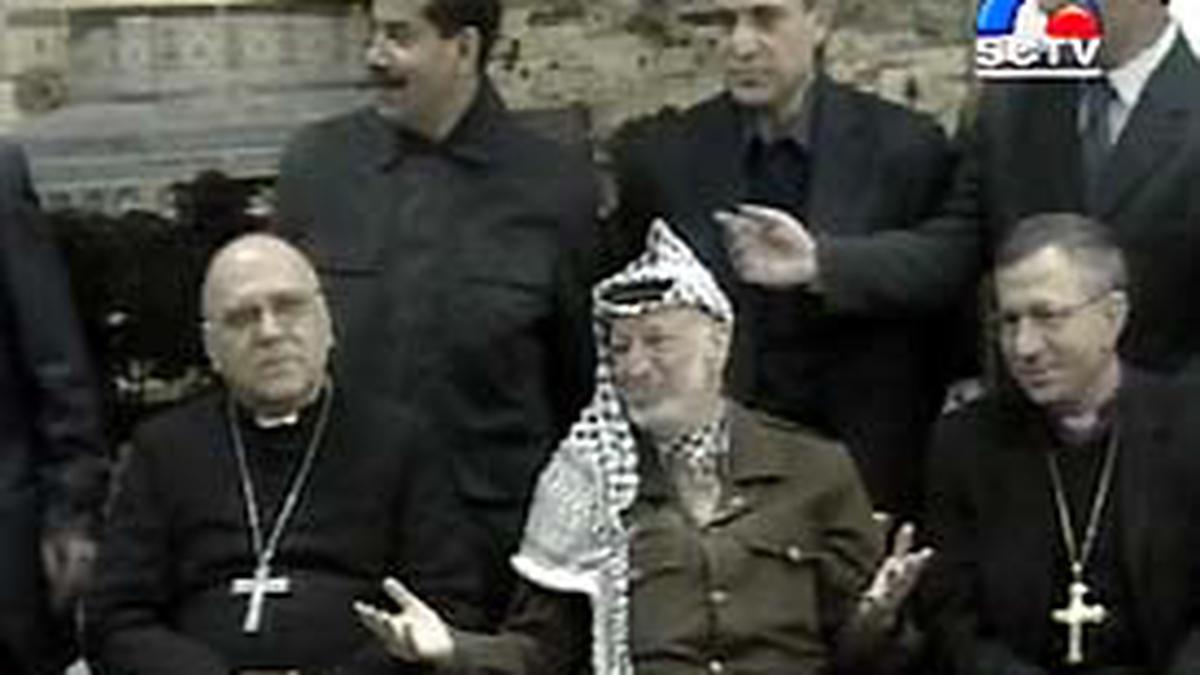 Arafat Kembali Dilarang ke Luar Ramallah