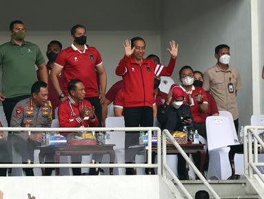 Presiden Joko Widodo menghadiri laga Grup A Piala AFF 2022 antara Timnas Indonesia melawan Timnas Kamboja yang berlangsung di Stadion Utama Gelora Bung Karno (SUGBK), Jumat (23/12/2022). (Bola.com/Bagaskara Lazuardi)