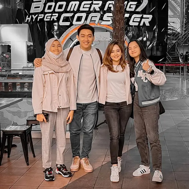 6 Potret Ifan Seventeen dan Citra Monica Bareng Anak Sambung, Keluarga Harmonis