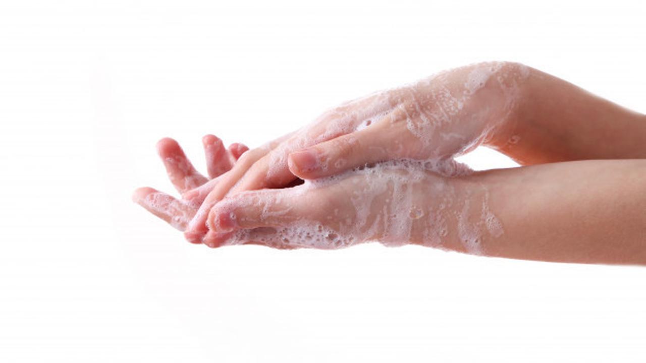 Gambar Ilustrasi Menggosok Tangan Saat Mencuci Tangan