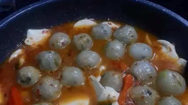 Resep cilok kuah super pedas isi keju. (dok. Cookpad @markisa22)