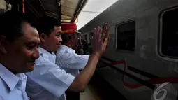 Peluncuran KA di Stasiun Pasar Senen ini untuk menjawab permintaan masyarakat yang cukup tinggi, Jakarta, (18/10/14). (Liputan6.com/Johan Tallo) 