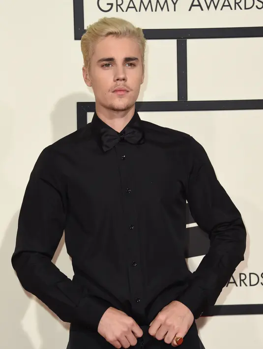 Justin yang baru saja menggelar konsernya beberapa waktu lalu di Manchester kembali berseteru dengan penggemarnya. Tak suka dengan suara bising di konsernya, kabarnya Justin pergi meninggalkan arena panggung. (AFP/Bintang.com)
