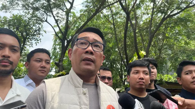 Calon Gubernur (cagub) Jakarta nomor urut 1 Ridwan Kamil (RK) di Urban Forest Cipete, Jakarta Selatan pada Selasa (15/10/2024). (Liputan6.com/Winda Nelfira)