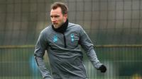 Gelandang Tottenham Hotspur, Christian Eriksen mengikuti sesi latihan tim di Pusat Pelatihan Enfield Tottenham Hotspur, di London utara (10/12/2019). Tottenham akan bertanding melawan wakil Jerman, Bayern Munchen pada Grup B Liga Champions di Allianz Arena. (AFP/Isabel Infantes)
