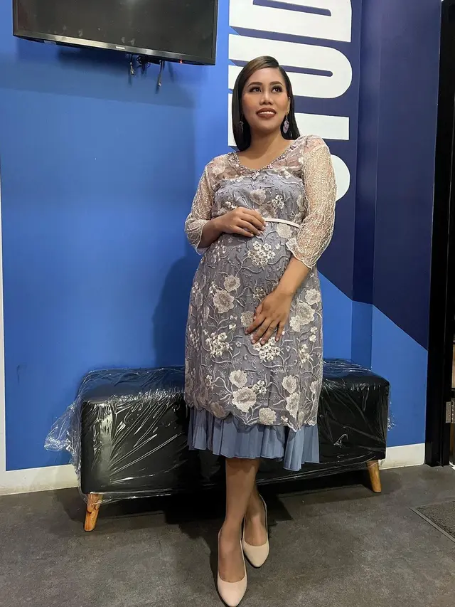 Melahirkan Anak Kedua, Ini 8 Potret Perjalanan Kehamilan Evi Masamba