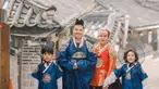 Sejak 30 Desember 2022 kemarin, Sissy Prescillia mengunggah potret serunya jalani liburan di Korea Selatan. Dalam liburan akhir tahun ini bersama keluarga kecilnya, ia pun abadikan pemotretan keluarga dengan mengenakan busana khas Korea Selatan, yaitu hanbok. Tampil kompak, momen pemotretan keluarga ini pun menuai banyak pujian. (Liputan6.com/IG/@sysiio)