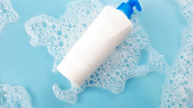 Rambut Menipis pada Pria, Apa Sih Penyebabnya? Waspadai Risiko Kebotakan, Temukan Solusinya!