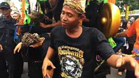 Musik Tresnawangi asal Subang memeriahkan Parade Kebudayaan bertajuk "Kita Indonesia" di kawasan Bundaran HI (Hotel Indonesia), Jakarta Pusat. (Liputan6.com/FX Richo Pramono)