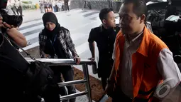 Tersangka kasus suap terhadap mantan Ketua MK Akil Mochtar, Muhtar Ependy memenuhi panggilan KPK untuk menjalani pemeriksaan, Jakarta, Jumat (24/10/2014) (Liputan6.com/Johan Tallo)