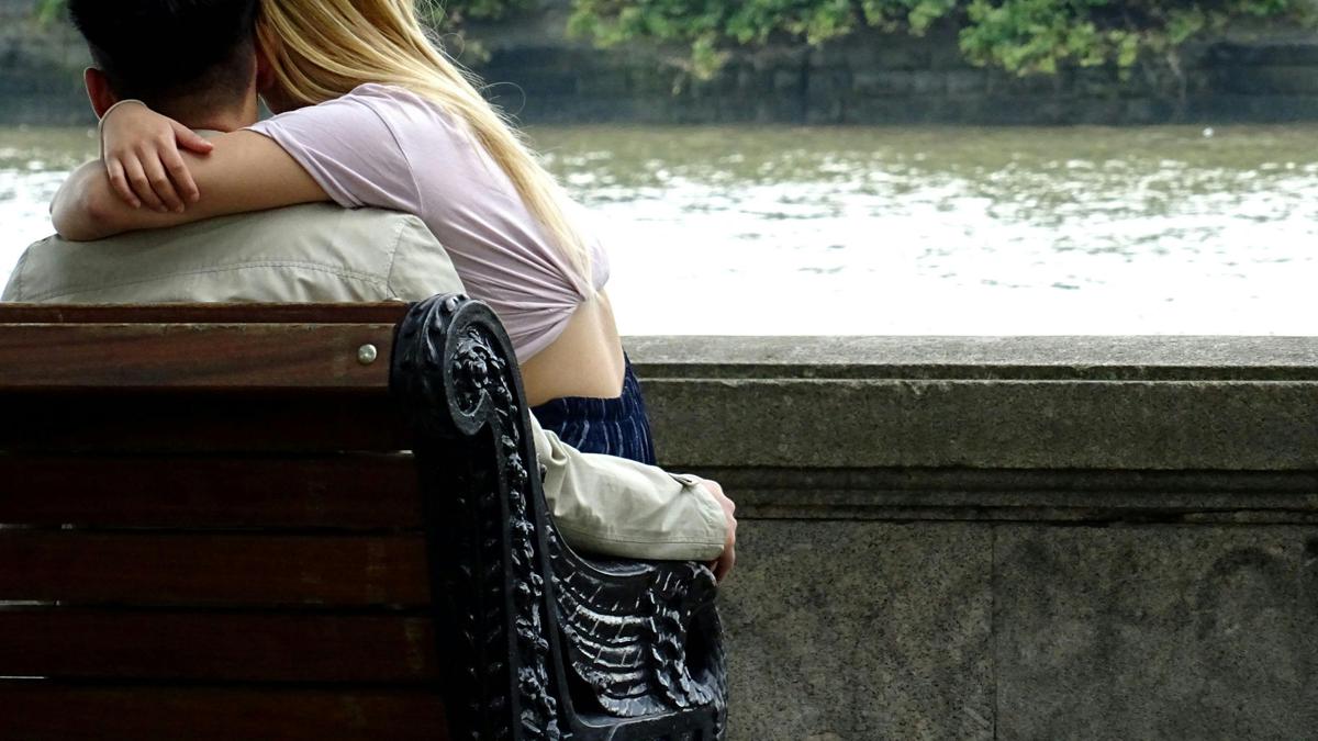 Enmeshed Relationship: Memahami Ketergantungan yang Berpengaruh pada Kesehatan Emosional