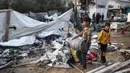Jumlah korban tewas akibat serangan Israel di kamp pengungsi Al Bureij di Gaza tengah pada Senin (7/10/2024) meningkat menjadi 30 orang. (Eyad BABA/AFP)