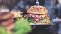 Rencana Kolaborasi Aplikasi Ponsel Pintar dengan Restoran Burger