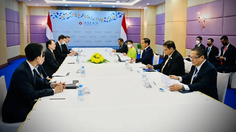 Presiden Joko Widodo atau Jokowi melakukan pertemuan bilateral dengan Presiden Asian Development Bank (ADB) Masatsugu Asakawa