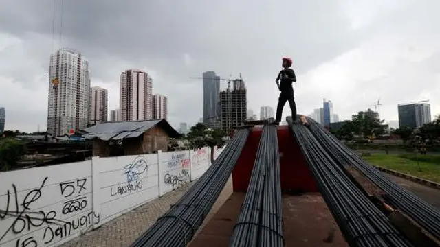 Para pekerja kontruksi bangunan bertingkat