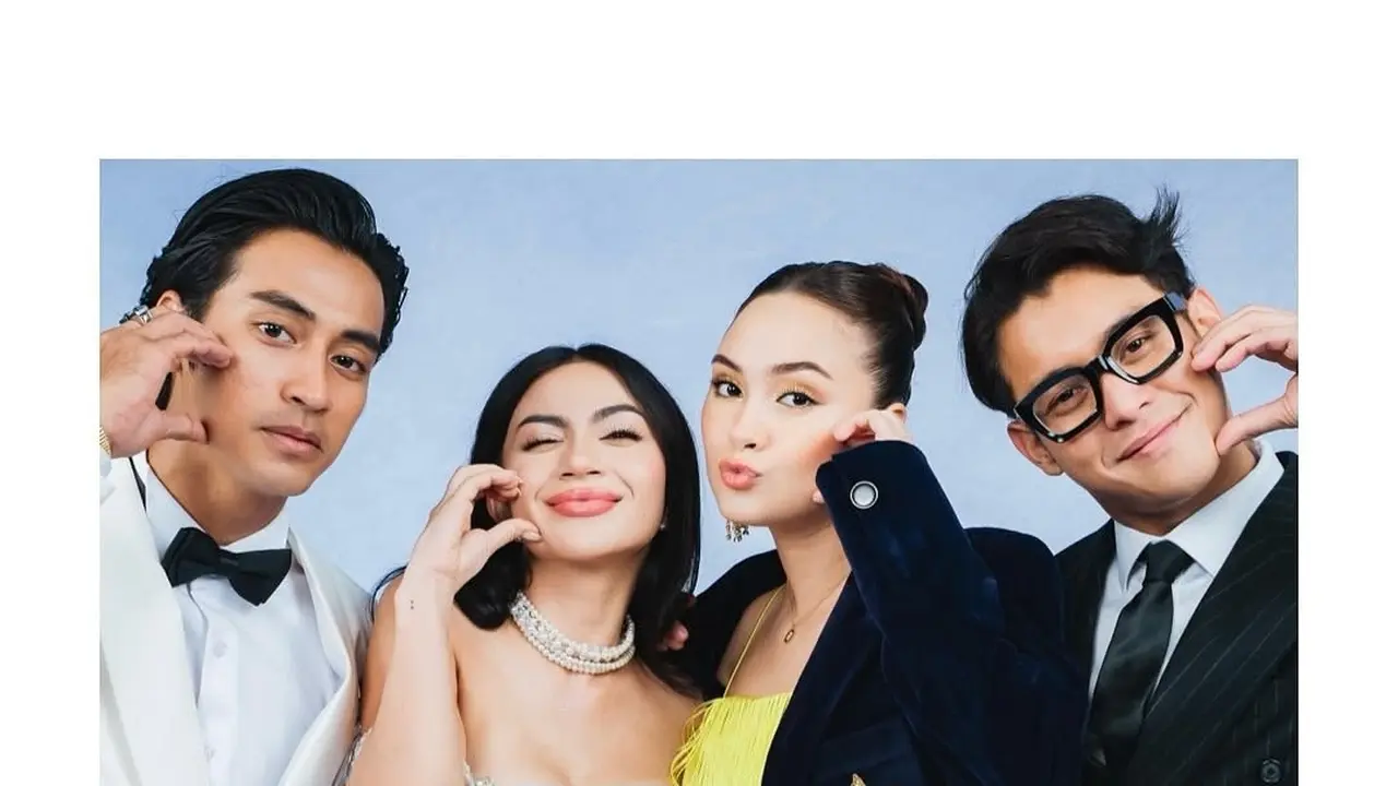 6 Pesona Mahal Ariel Tatum Berbalut Gaun Serba Mutiara di Gala Premiere Business Proposal Indonesia