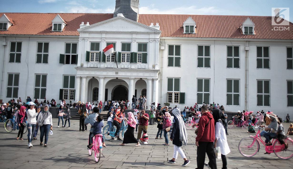 Foto Libur Sekolah Kota Tua Jakarta Dipadati Wisatawan
