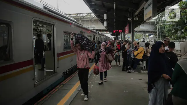 Malam Tahun Baru, KRL Beroperasi Hingga Dini Hari
