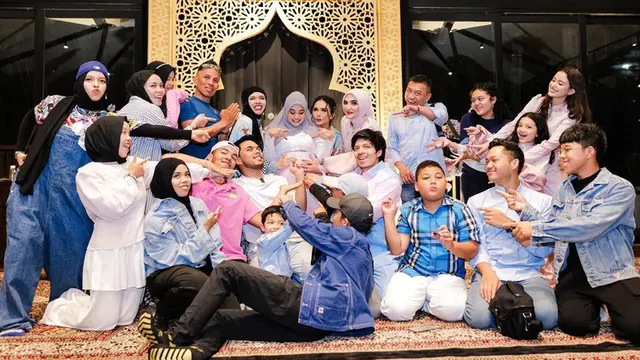 8 Potret Gender Reveal Anak Kedua Aurel Hermansyah, Ramai Semua Keluarga Datang
