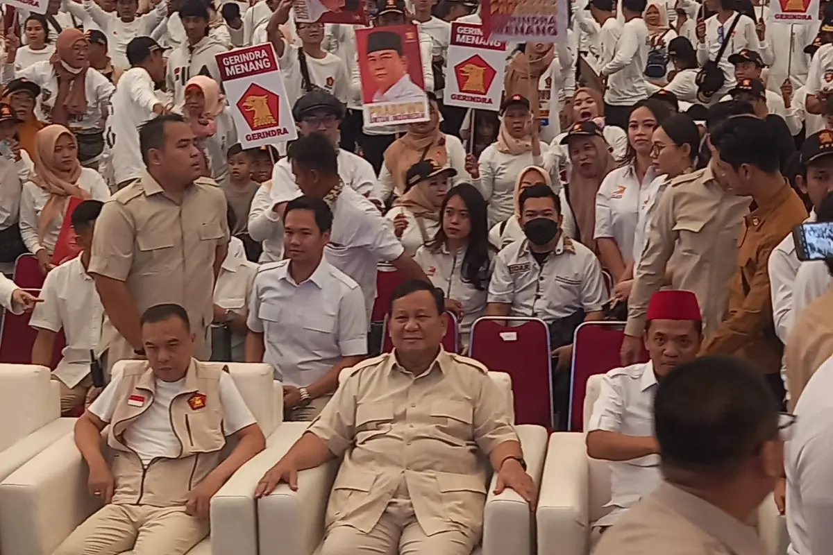 Partai Gerindra  menggelar konsolidasi akbar wilayah Jakarta Timur di GOR Velodrome, Minggu (16/7/2023).