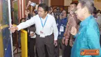 Citizen6, Jakarta: Wapres RI, Boediono beserta Menko Perekonomian, Hatta Rajasa sedang mendapat penjelasan dari Manajer Senior Komunikasi Korporat PLN, Bambang Dwiyanto, tentang program unggulan PLN 2011, di JCC Senayan, Jakarta, Selasa (12/4). (Agus)