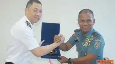 Citizen6, Surabaya: Lawatan RSN ke Kobangdikal ini, merupakan salah satu tindak lanjut dari Joint Naval Training Working Group (JNTWG) di Medan Sumatera Utara antara TNI AL dengan RSN. (Pengirim: Penkobangdikal)