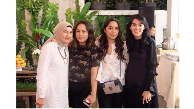 Potret Terbaru Sarah Amalia, Mantan Istri Ariel NOAH yang Kini Berhijab (sumber: instgaram/@aliylatief)
