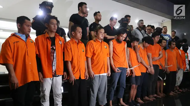 Polisi Tunjukkan Tersangka dan Barang Bukti Kerusuhan Aksi 22 Mei
