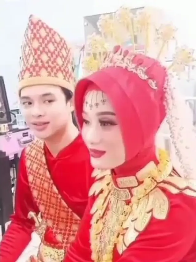 6 Pemotretan Dinda Hauw dan Rey Mbayang Pakai Baju Adat Bolaang Mongondow