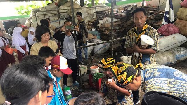 Merdeka Dari Sampah, Ratusan Pelajar Cilik Banyuwangi Belajar Kelola Sampah