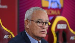 Claudio Ranieri pada momen konferensi pers perkenalan sebagai pelatih AS Roma. (X/AS Roma)