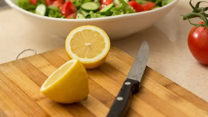 Gunakan lemon dan cengkeh./Copyright pixabay,com